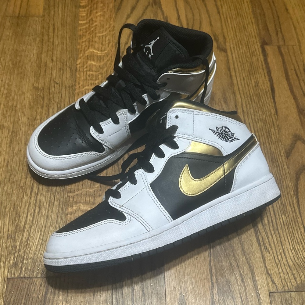 Air Jordan 1 Mid 'White Gold Black' Sneakers